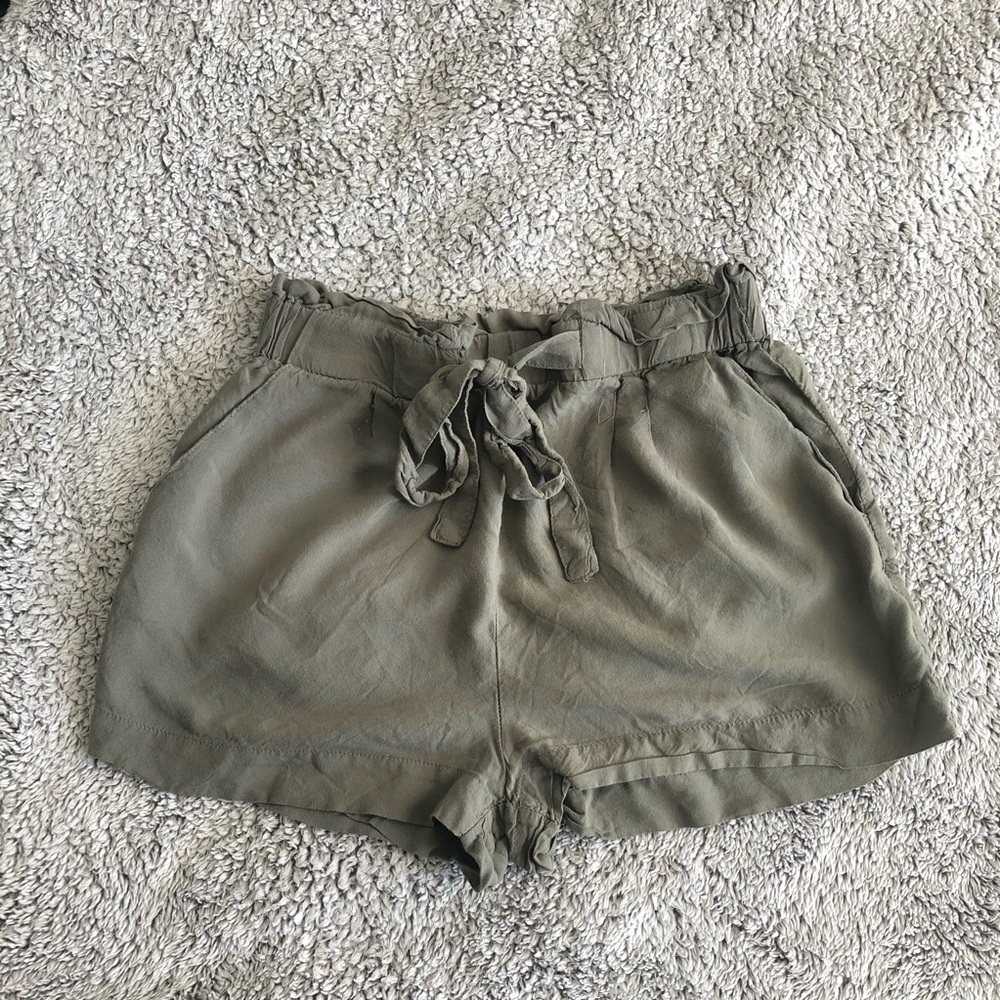🤩Army Green Paper Bag Shorts - Picture 2 of 7